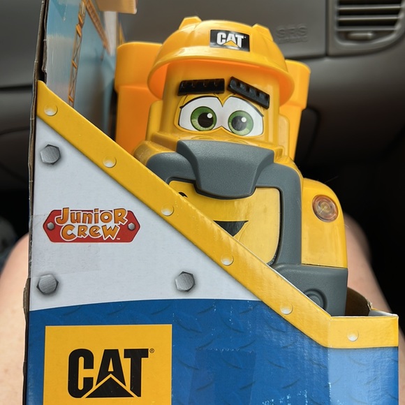 NWT Cat Junior crew dump Truck motorized Lights & sounds load sensor 3 boulders - Picture 5 of 9